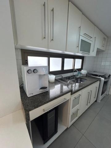 Apartamento Amplo De 3 Quartos Na Barra Da Tijuca, Pertinho Da Praia, Super Bem Decorado E Equipado, Limpissimo, Cheiroso, Novinho, Com Suite, Lavabo, Varandao, Piscina, Portaria 24 Horas, Perto De Bares E Restaurantes Río de Janeiro