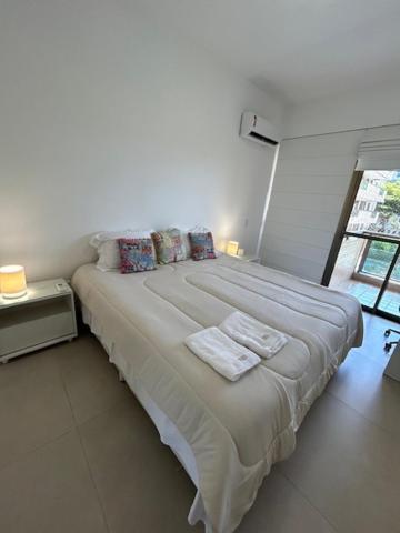 Amplo De 3 Quartos Na Barra Da Tijuca, Pertinho Da Praia, Super Bem Decorado E Equipado, Limpissimo, Cheiroso, Novinho, Com Suite, Lavabo, Varandao, Piscina, Portaria 24 Horas, Perto De Bares E Restaurantes Apartamento Río de Janeiro